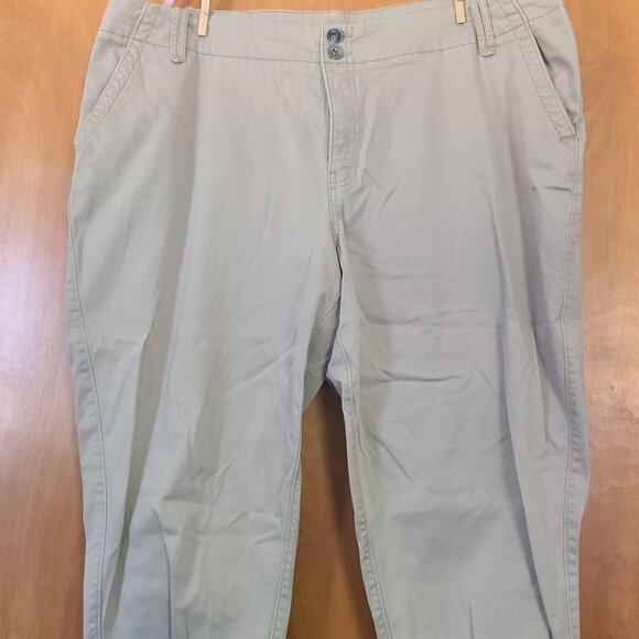 Khakai capri/bermuda short sz 24 - Picture 1 of 2